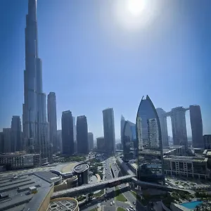 Holistay Luxury Homes - Burj Khalifa View - Direct Access Mall Apartment